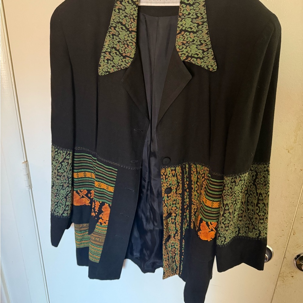 Elegant Black and Green Women's Blazer